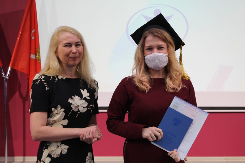 Состоялось торжественное вручение дипломов выпускникам СПбГИПСР - 2021