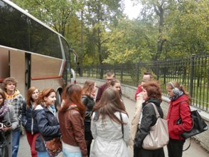 Студенты побывали на экскурсии по историческим местам Санкт-Петербурга и посетили Петергоф