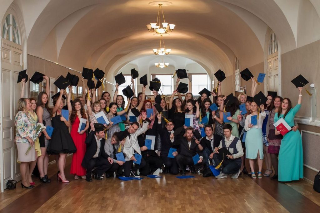 Выпускники Института получили дипломы