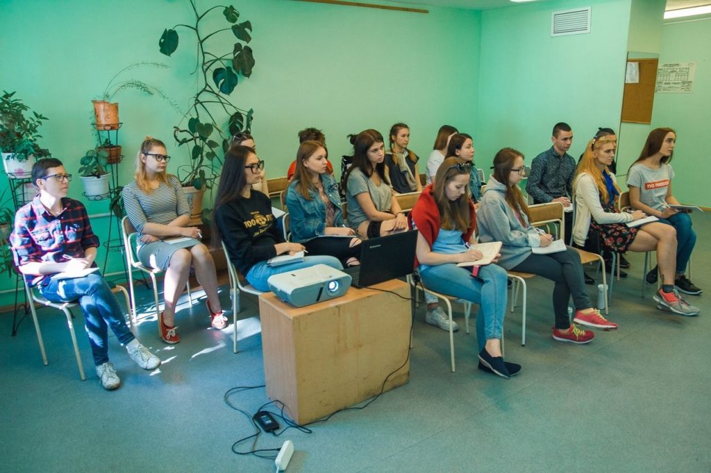 Студенты Института приняли участие в выездном семинаре для добровольцев