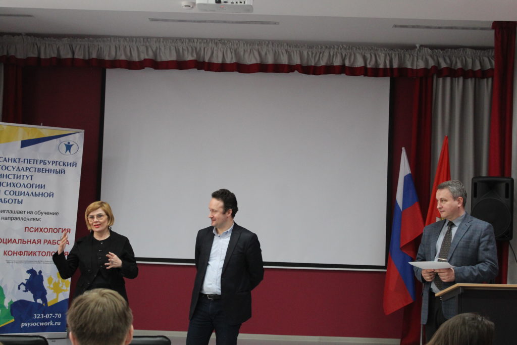 В Институте состоялось торжественное вручение сертификатов участникам образовательного семинара в Казани, проходившего с 13 по 15 апреля
