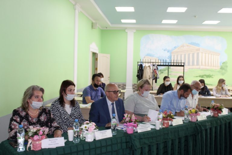 Председатель Комитета по социальной политике Санкт‑Петербурга А.Н. Ржаненков присутствовал на защите ВКР в Институте