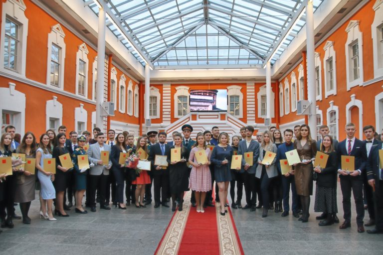Состоялась церемония чествования лучших выпускников петербургских вузов - 2020