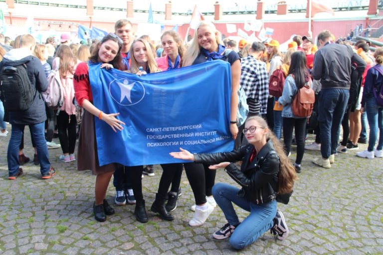 Студенты СПбГИПСР приняли участие в Параде российского студенчества
