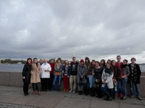 Студенты побывали на экскурсии по историческим местам Санкт-Петербурга и посетили Петергоф