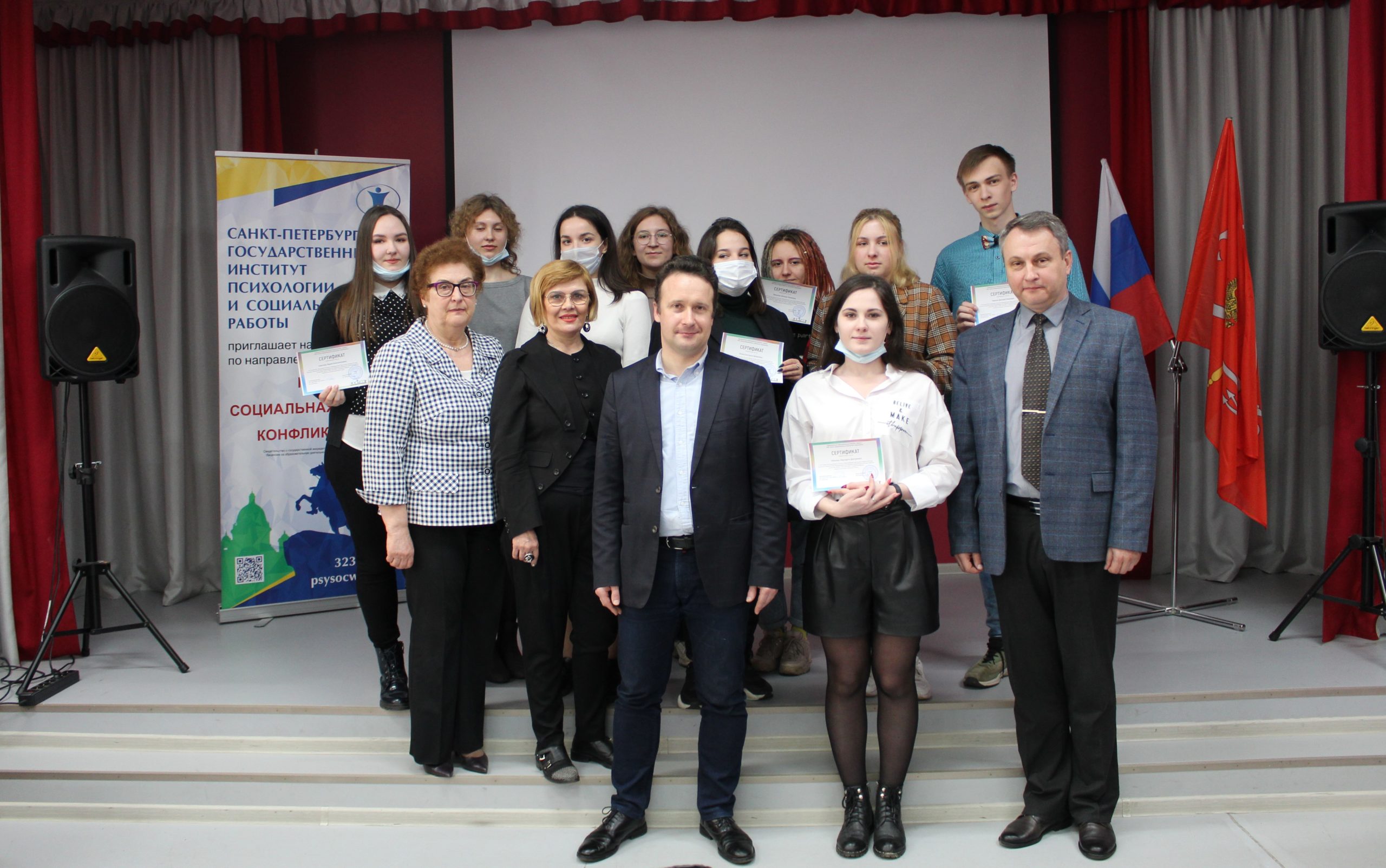 В Институте состоялось торжественное вручение сертификатов участникам образовательного семинара в Казани, проходившего с 13 по 15 апреля