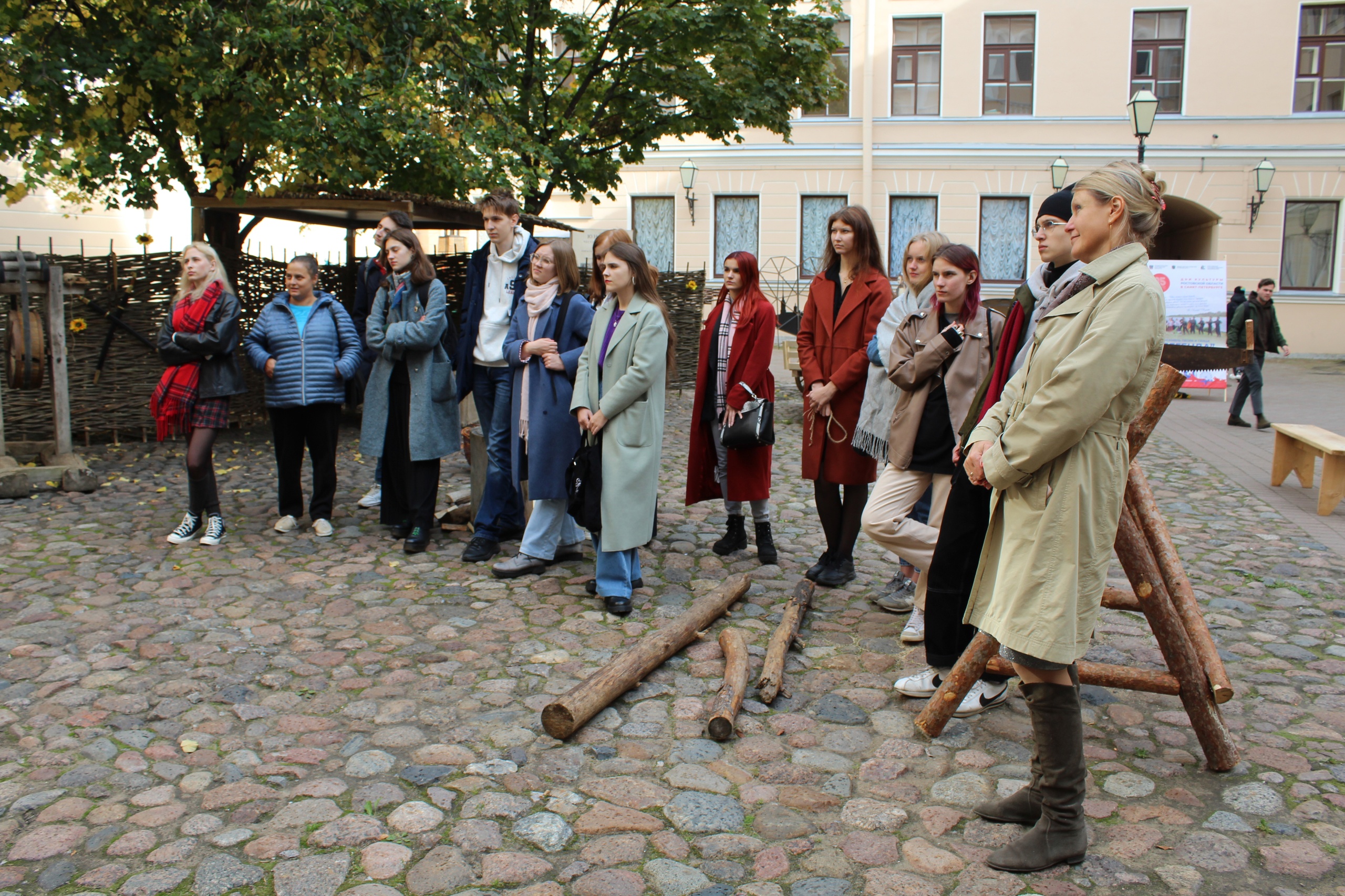 Студенты Института посетили выставки в рамках Дней культуры Ростовской области