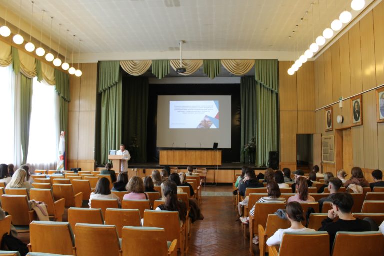 Начальник "Госпиталя для ветеранов войн" М.Ю. Кабанов провел лекцию для студентов Института