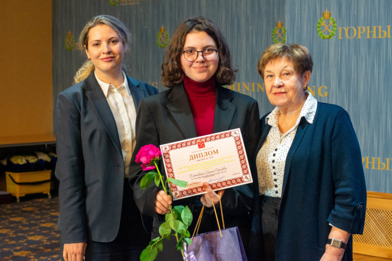 Студентка Института Галина Батиевская удостоена диплома и стипендии Правительства Санкт-Петербурга