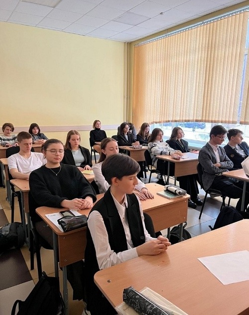 Студенты СПбГИПСР провели тренинг для учащихся 11-х классов