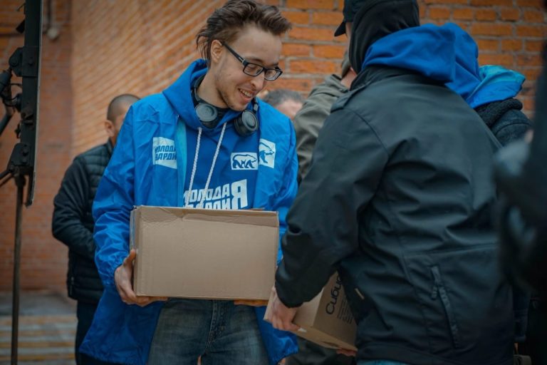 Студент Института Владислав Бальцерейт участвует в гуманитарной миссии оказания помощи пострадавшим и беженцам в Мариуполе