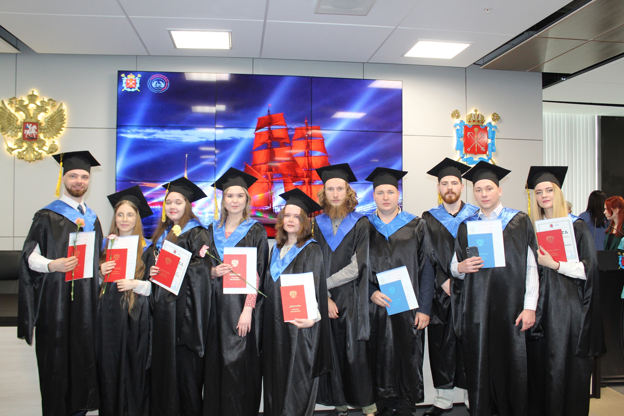 Торжественная церемония вручения дипломов выпускникам Института