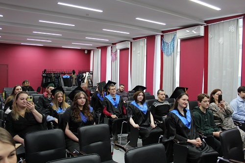Состоялась торжественная церемония вручения дипломов выпускникам Института
