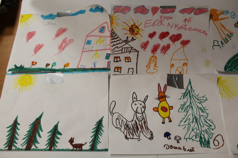 Дети Мариуполя передали Институту рисунки, посвященные миру на Земле