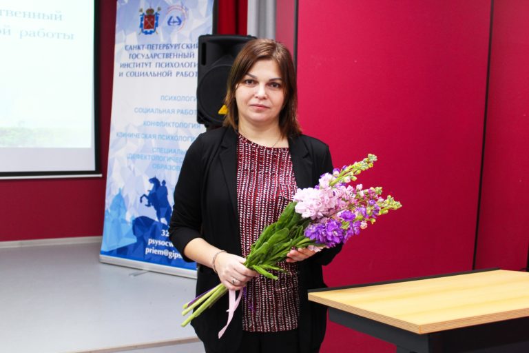 На общем собрании СПбГИПСР Юлия Юрьевна Платонова была представлена в качестве и.о. ректора Института
