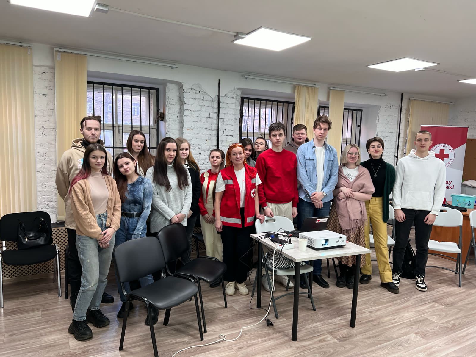 Для студентов Института было организовано выездное занятие в отделении "Российского Красного Креста"